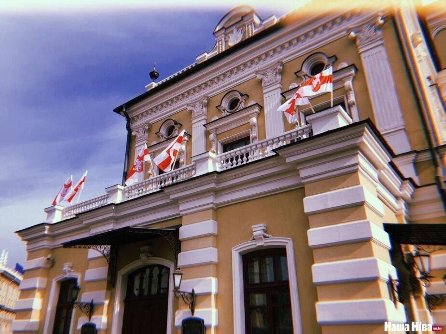 Narodowy Teatr im. Janki Kupały w Mińsku protestuje przeciwko represjom na Białorusi 20.08.2020