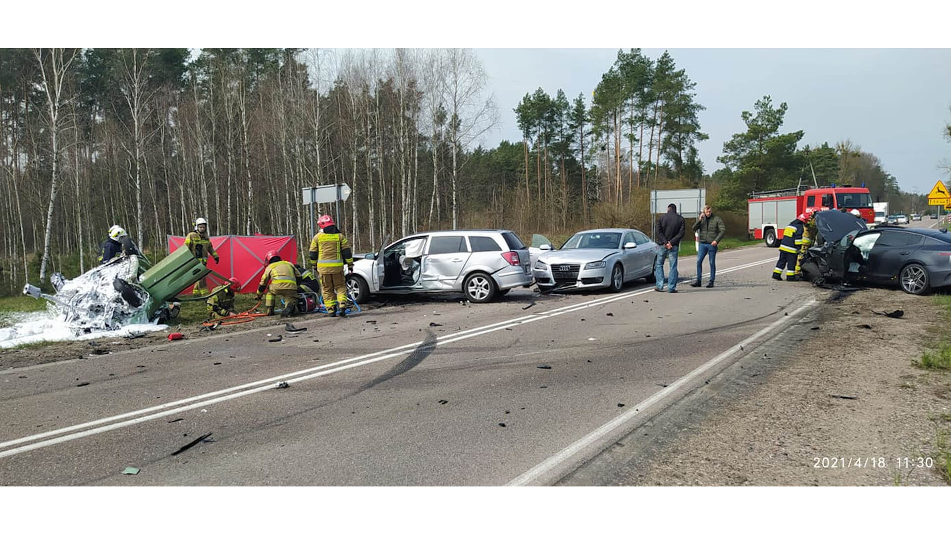 Wypadek na trasie Grajewo - Mońki - jedna osoba nie żyje, sześć jest rannych