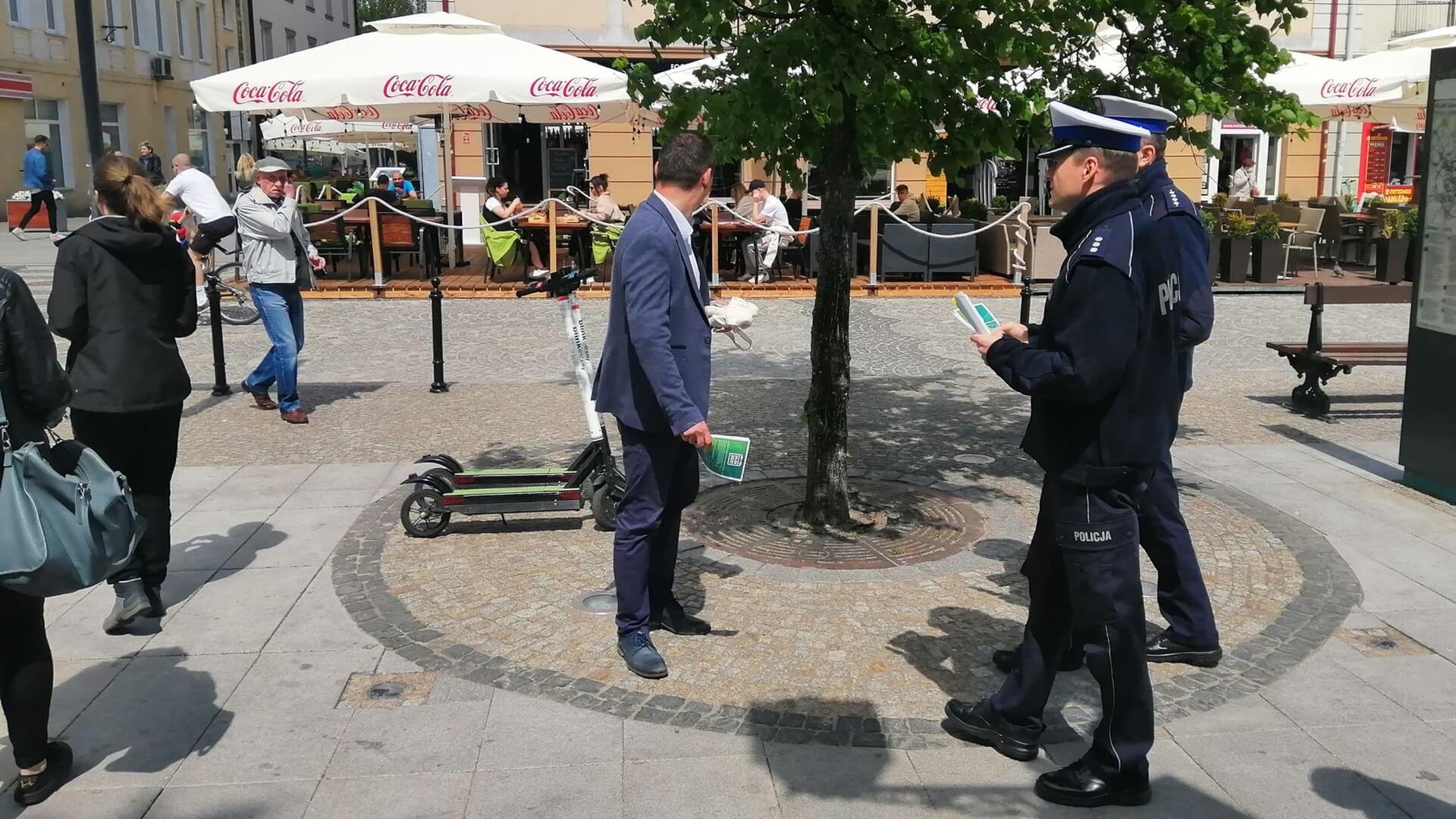 Akcja informacyjna białostockiego WORD-u i policji dotycząca korzystania z hulajnóg