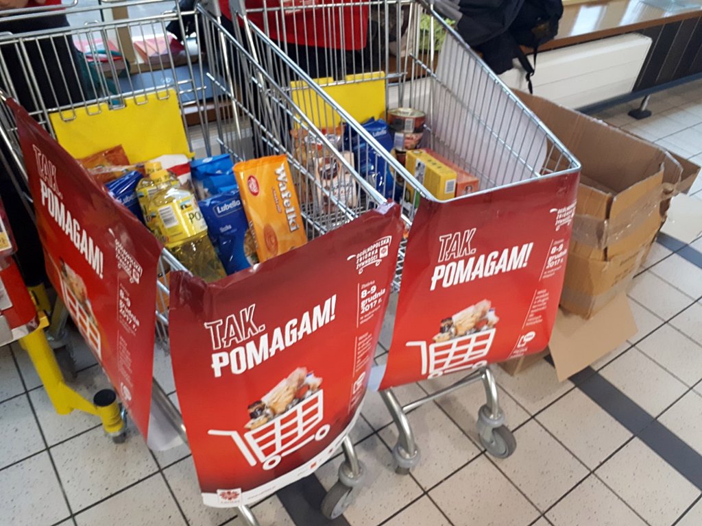 Robiąc zakupy możemy przy okazji wesprzeć potrzebujących - trwa akcja Caritas "Tak, pomagam!"