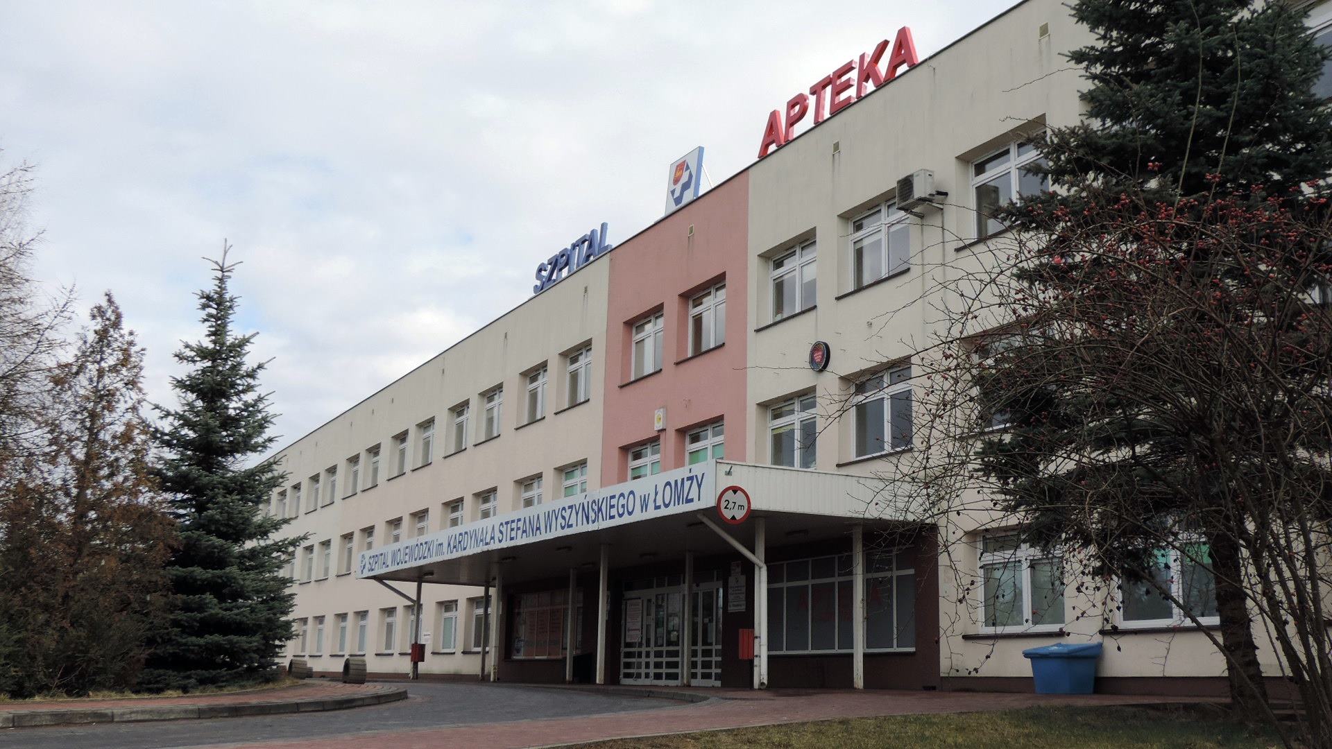 Dyrektor szpitala w Łomży wprowadza ograniczenia dla pracowników placówki