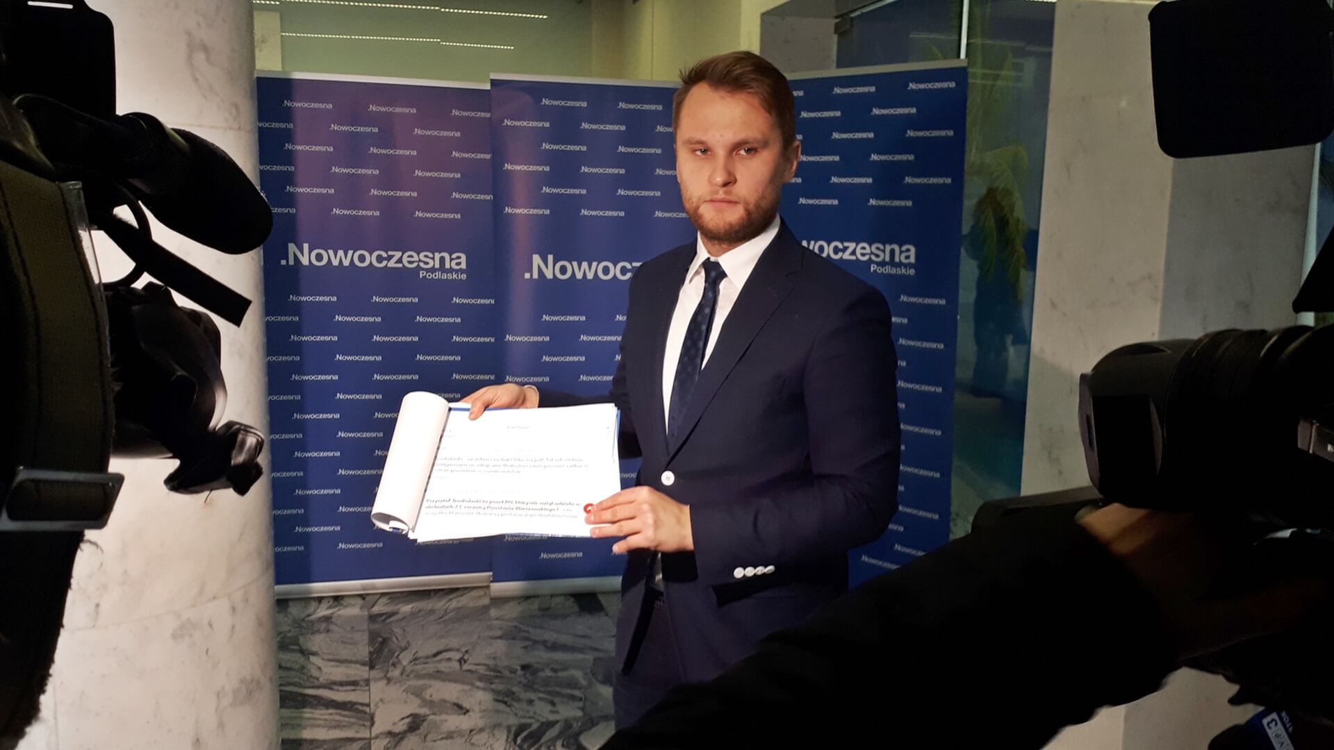 Prokuratura umorzyła śledztwa ws. obraźliwych komentarzy pod adresem Krzysztofa Truskolaskiego