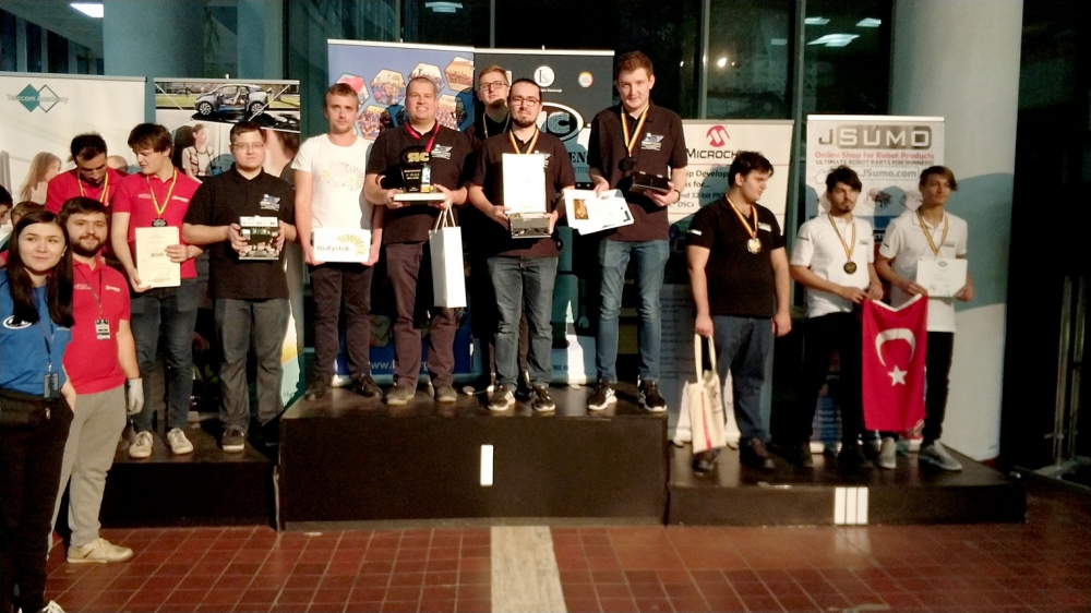 Studenci Politechniki Białostockiej najlepsi w kategorii Mega Sumo podczas zawodów Robochallenge 2017 w Rumunii