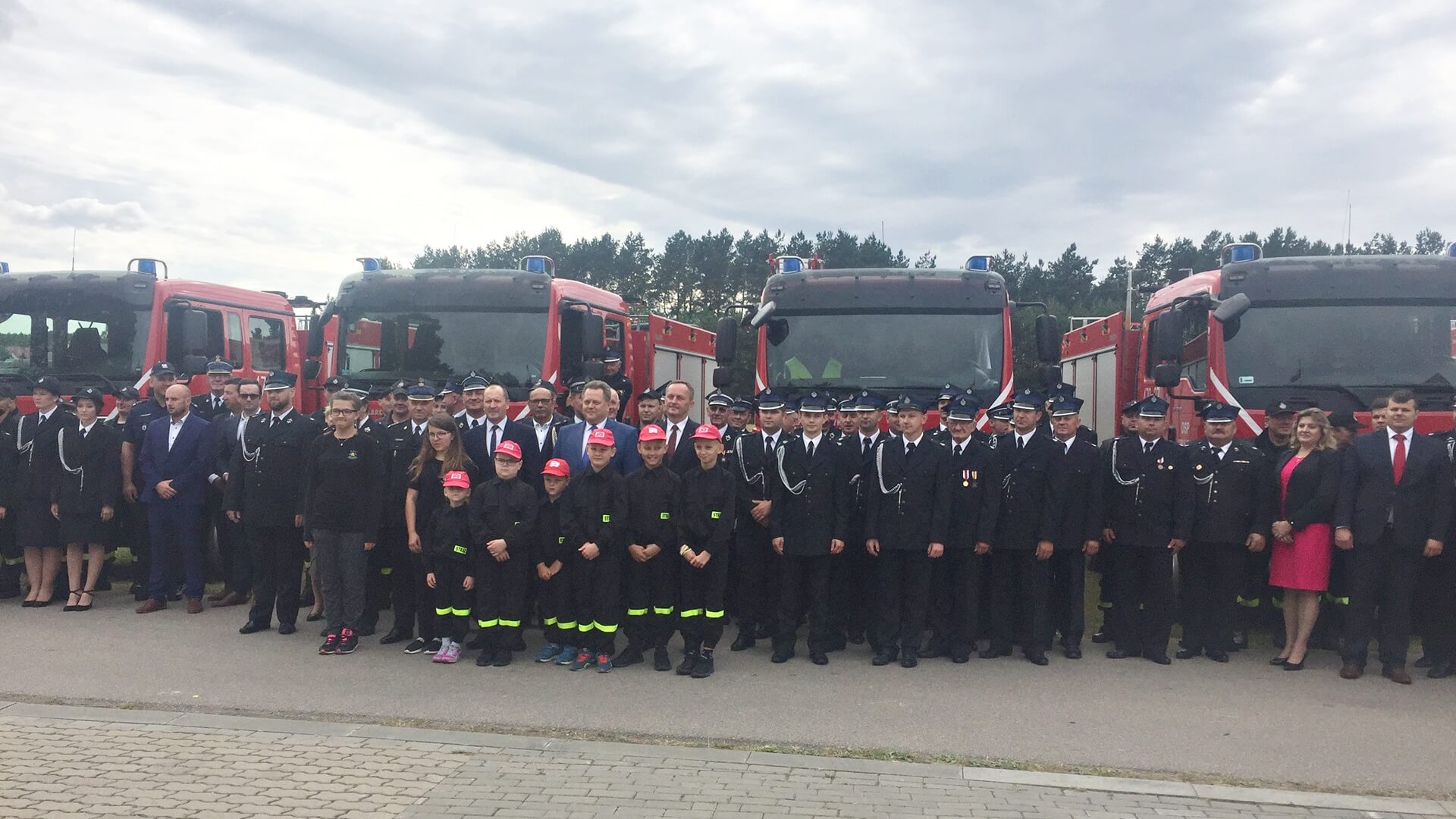 Strażacy ochotnicy z powiatu siemiatyckiego dostali 5 nowych wozów ratowniczo-gaśniczych