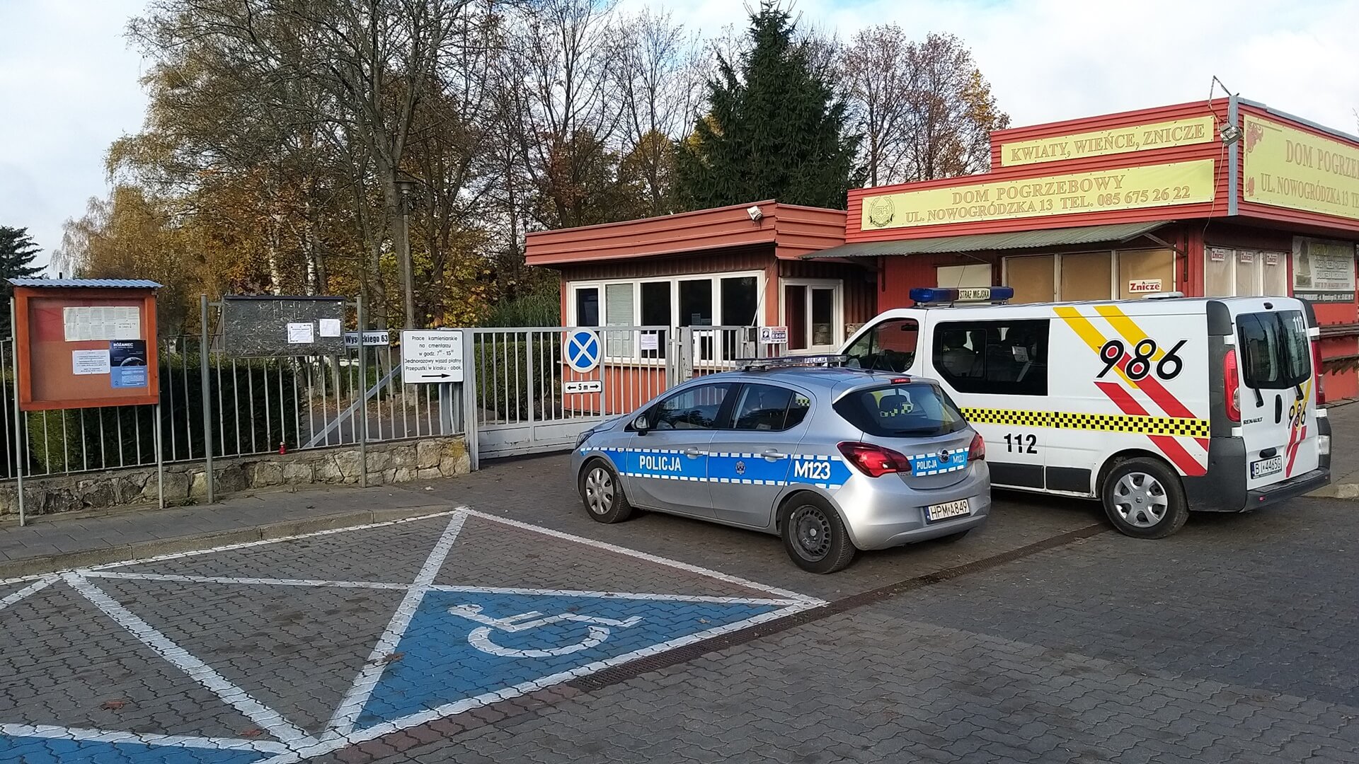 Policjanci w regionie kilka razy interweniowali w związku z zamkniętymi cmentarzami