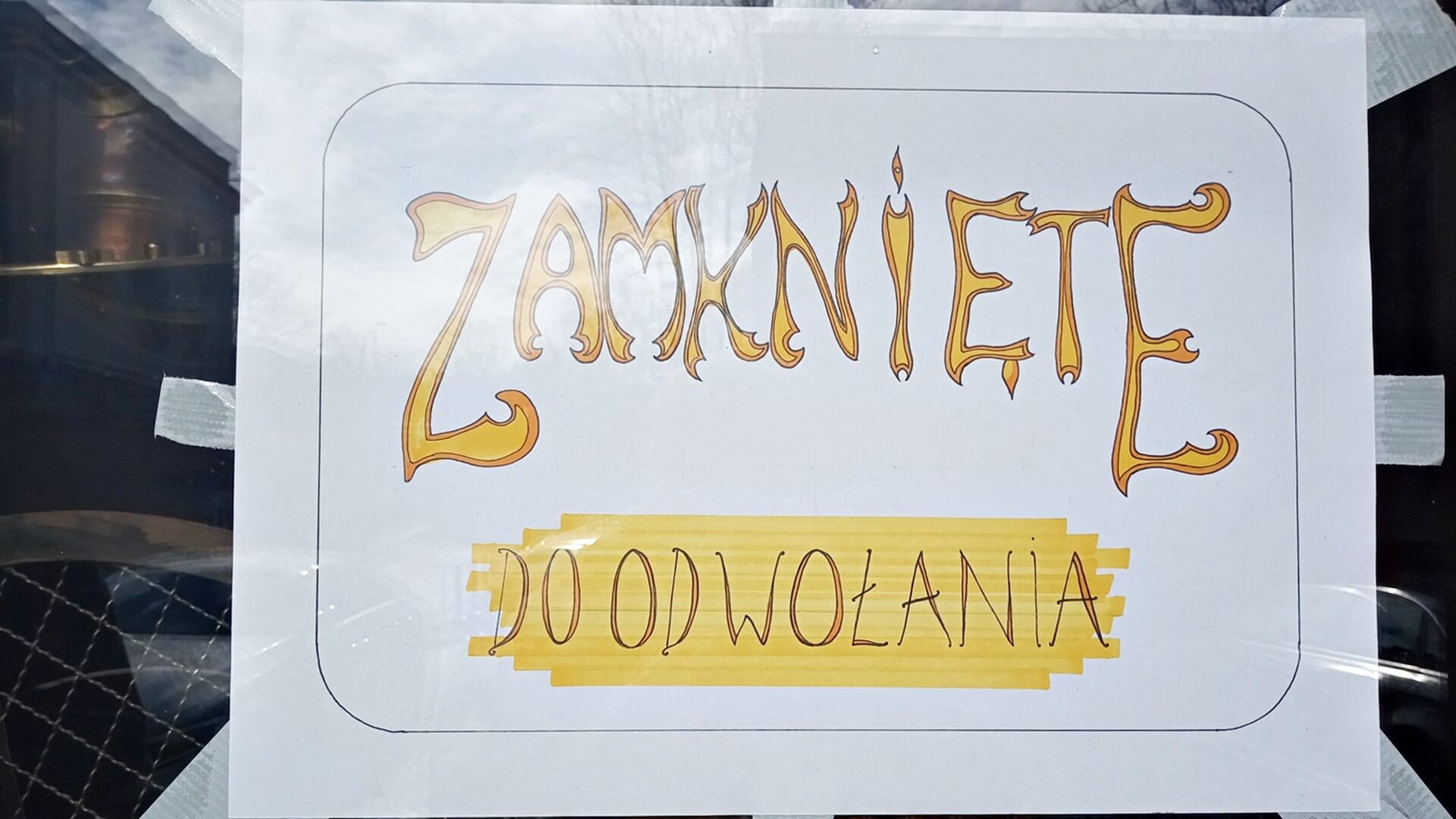 Zamknięte bary i restauracje - przedsiębiorcy mogą zaoferować jedynie posiłki na dowóz