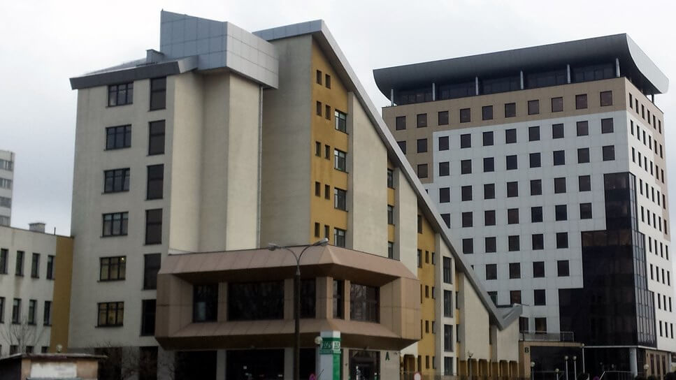 Długi weekend w urzędach - w piątek zamknięte będą placówki ZUS-u, inne instytucje pracują