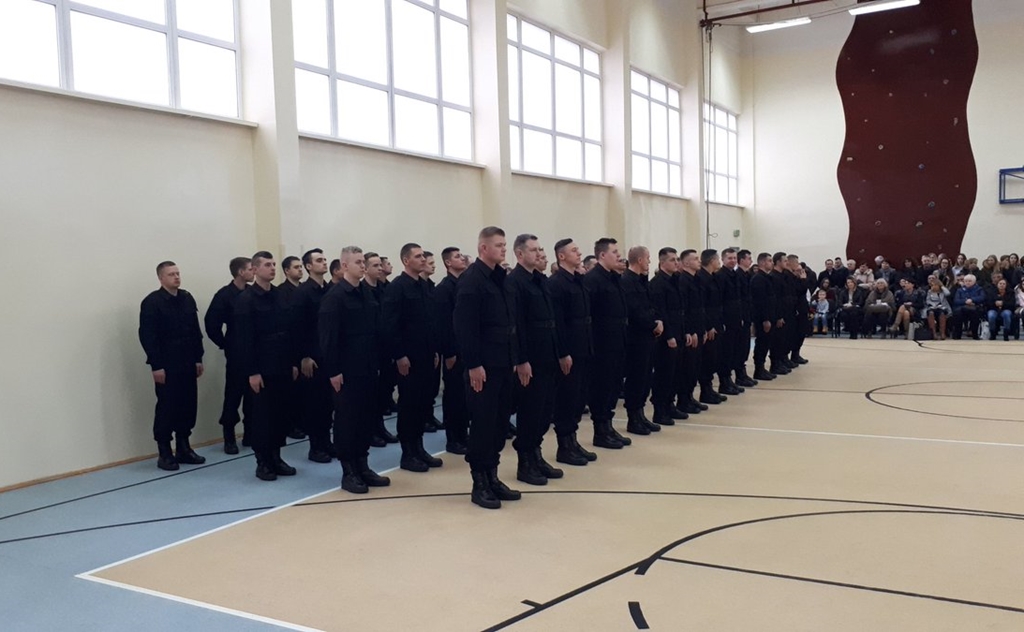 Blisko 60 nowych policjantów będzie służyć w Podlaskiem