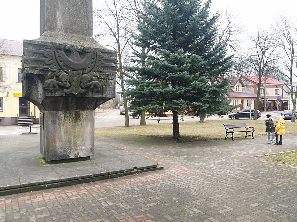 Pomnik Matki Polki w Sejnach do rozbiórki - dekomunizacja