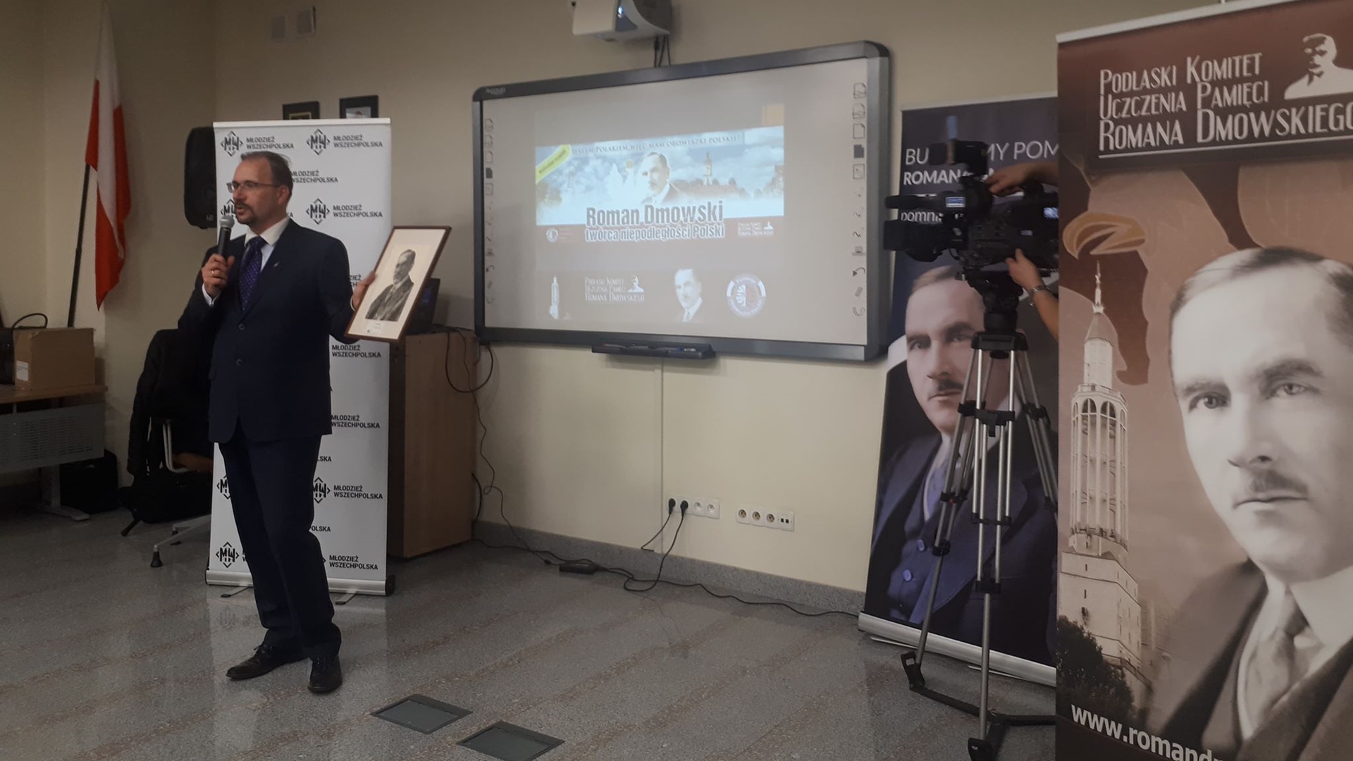 Blisko 30 uczniów uczestniczyło w konkursie wiedzy patriotycznej o Romanie Dmowskim