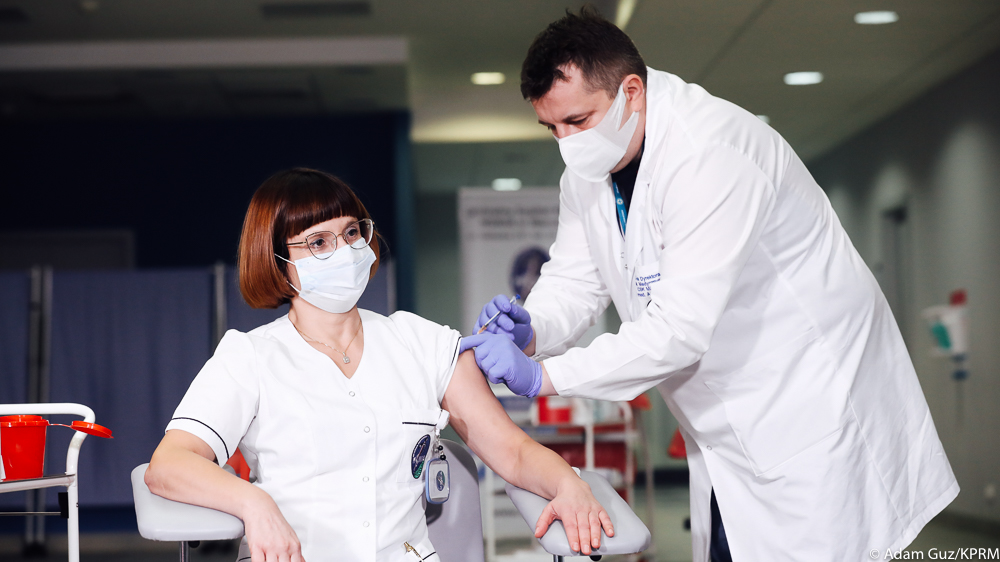 W CSK MSWiA w Warszawie zaszczepiono pierwszą osobę na COVID-19 [zdjęcia]