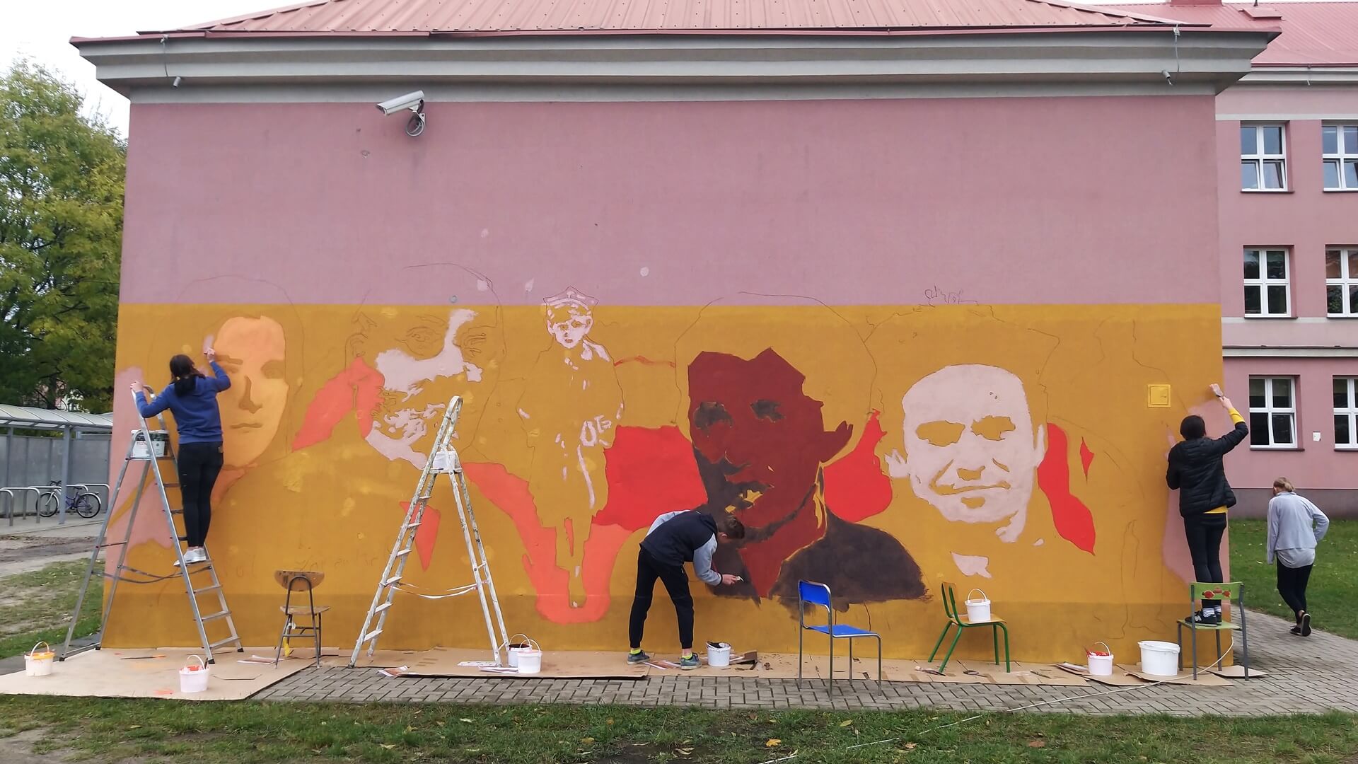 Białostoccy uczniowie namalowali mural