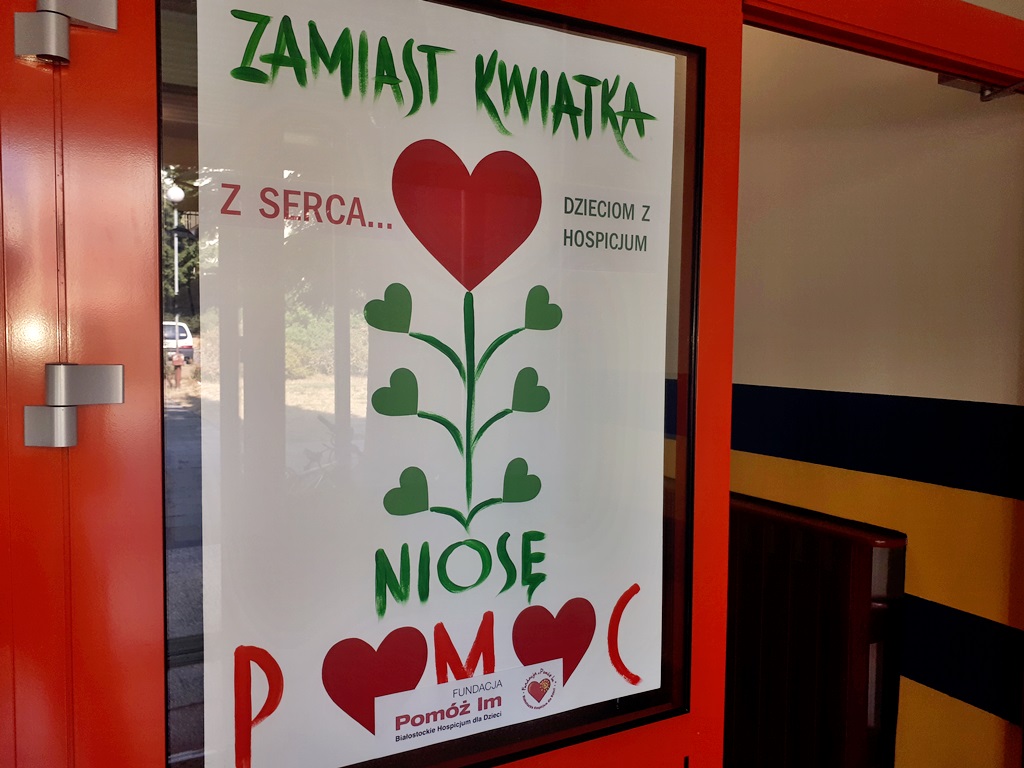 Zamiast kwiatów dla nauczycieli chcą wspomóc miejscowe hospicjum