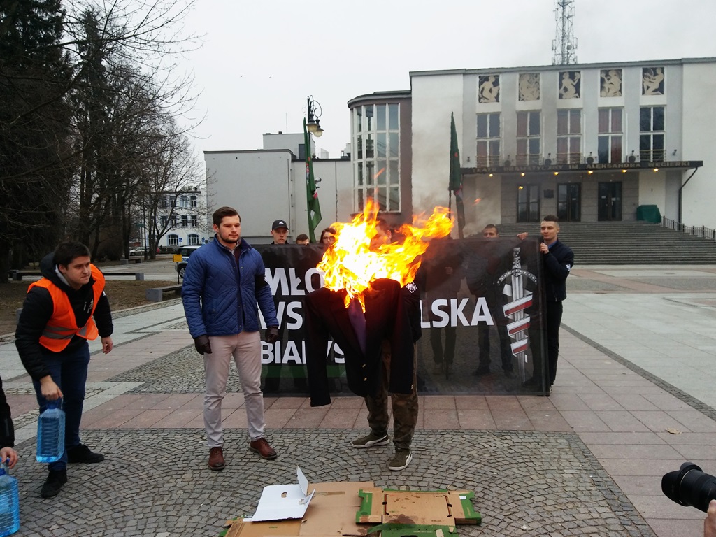 Nie będzie dochodzenia w sprawie spalenia kukły Petru w Białymstoku