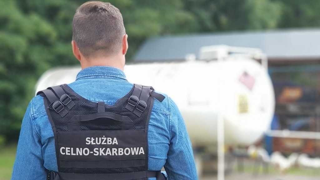 Nielegalne towary w przesyłkach kurierskich odkryli funkcjonariusze KAS z Łomży