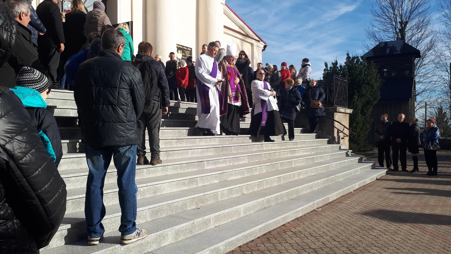 Pogrzeb małżeństwa oraz dwójki ich dzieci - ofiar pożaru w Jemielistem koło Suwałk