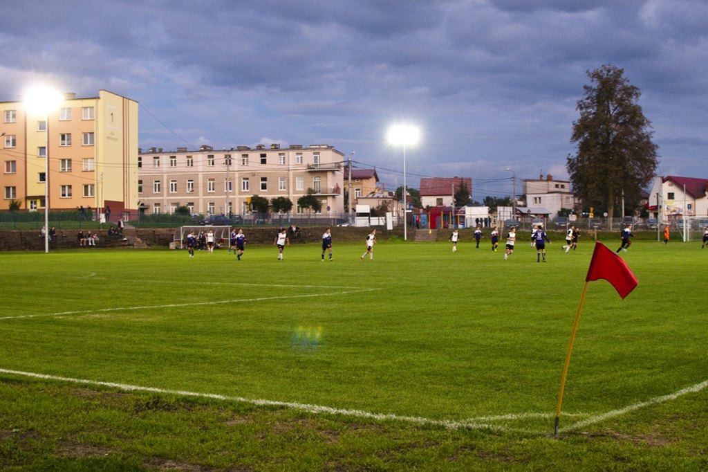Stadion Miejski w Choroszczy ze sztucznym oświetleniem