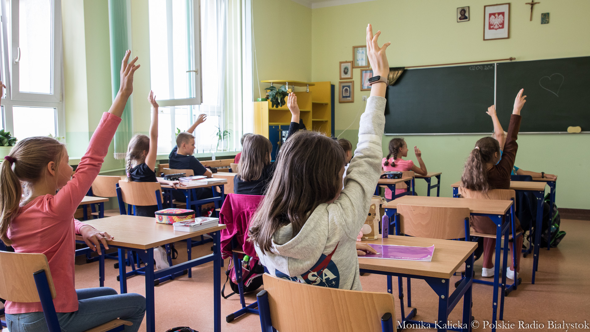 Czy podczas pandemii pracownicy szkół i przedszkoli powinni być przenoszeni do innych placówek? Pyta o to augustowska radna