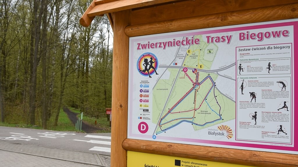 5 tras w Parku i Lesie Zwierzynieckim zostało oznaczonych za pomocą specjalnych tablic i słupków