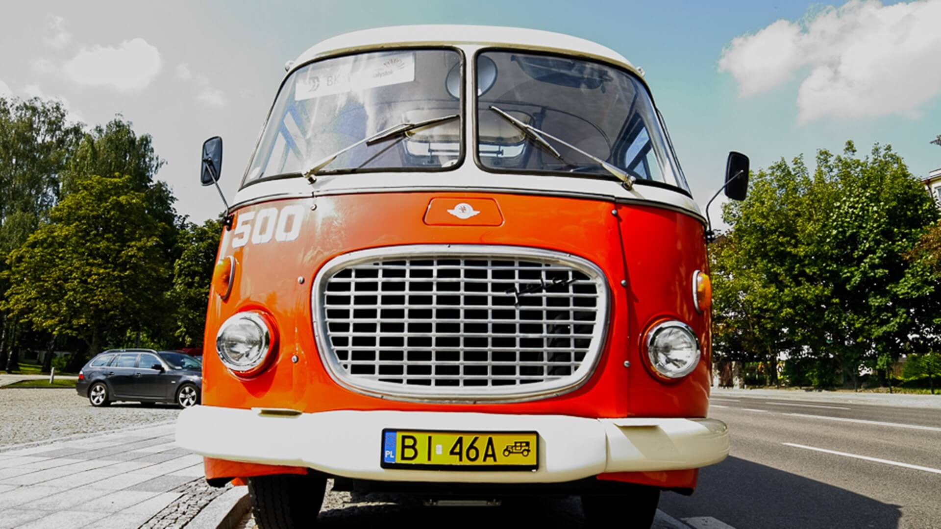 Ruszają przejażdżki po mieście zabytkowym autobusem - "ogórkiem"
