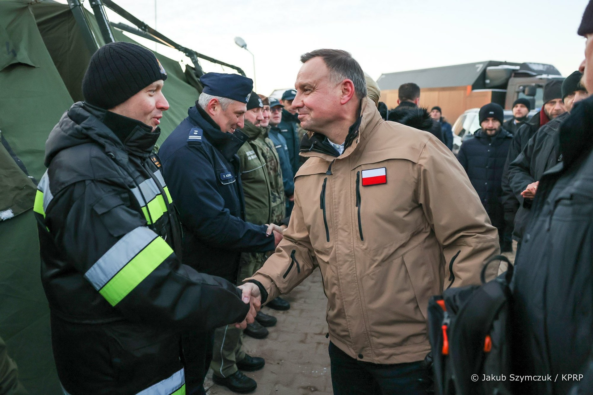 Kuźnica: prezydent Andrzej Duda spotkał się z funkcjonariuszami broniącymi granicy