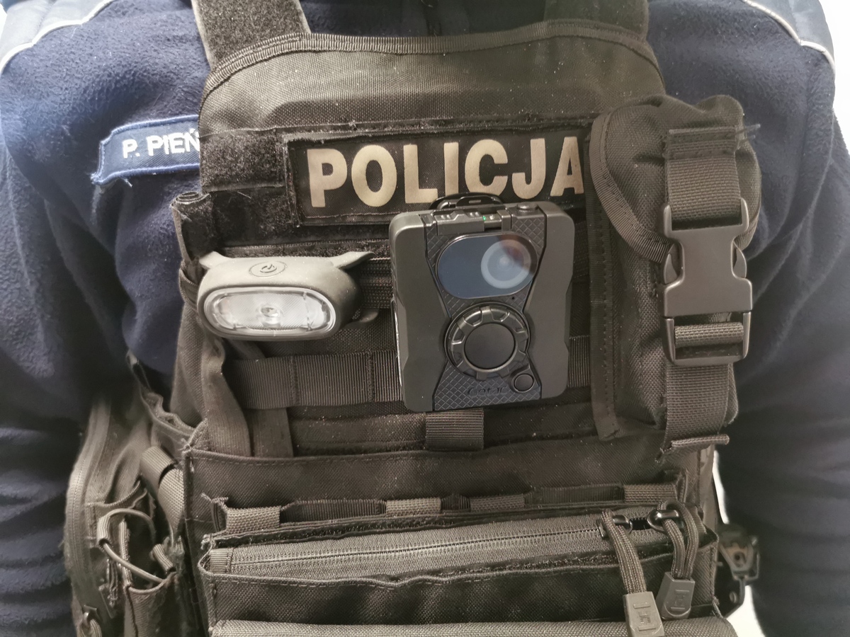 Na mundurach łomżyńskich policjantów pojawiły się kamery