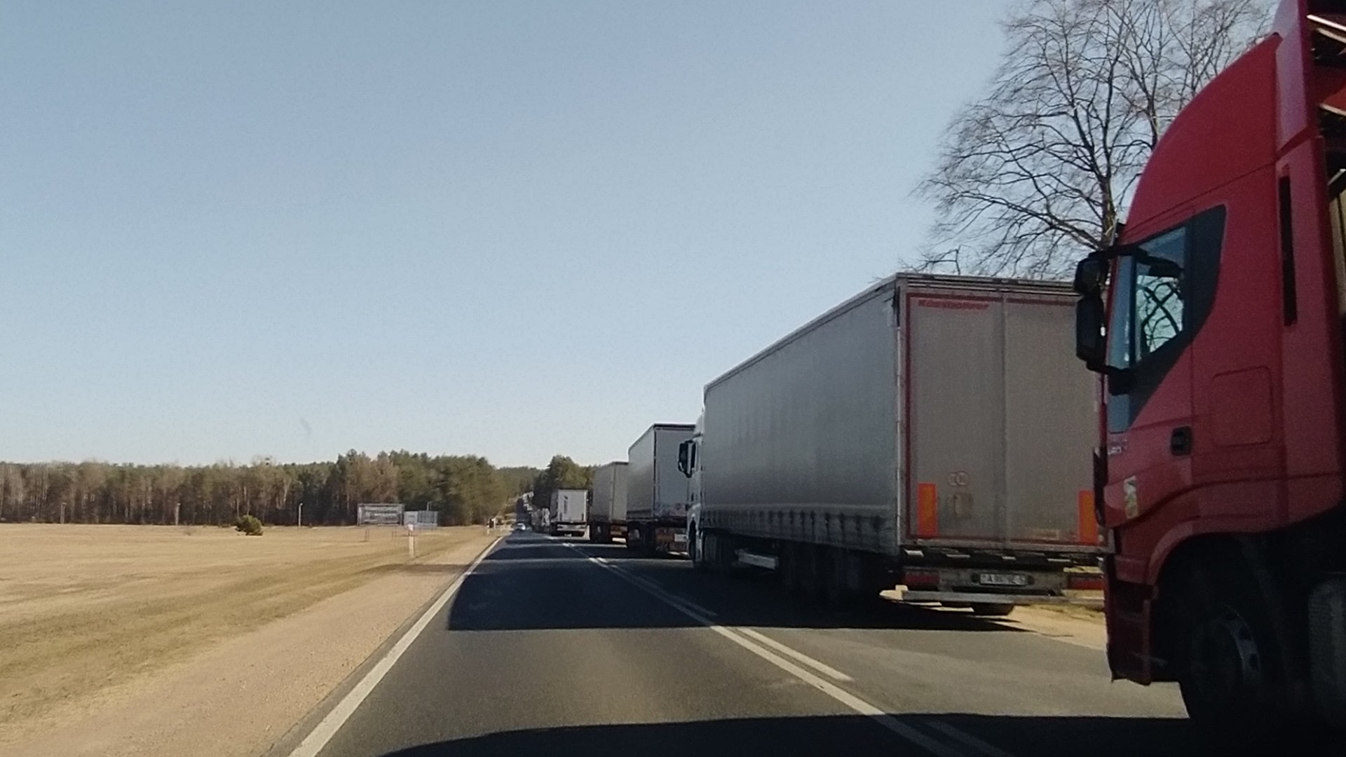 Ponad doba oczekiwania na odprawę na przejściu w Bobrownikach