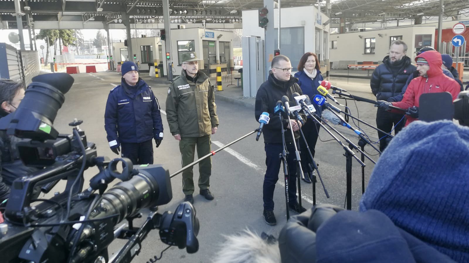 Szefernaker: 100 tys. uchodźców z Ukrainy przekroczyło do tej pory granicę z Polską