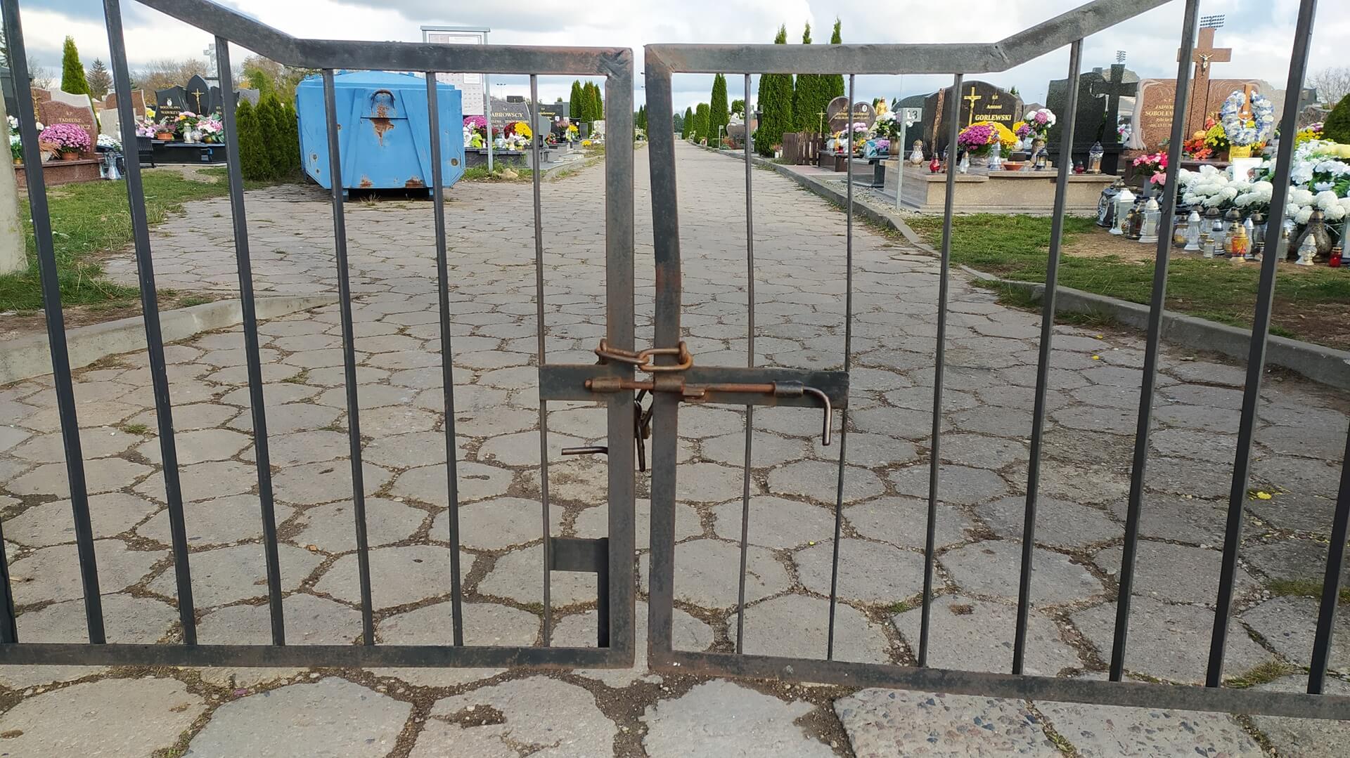Zakłady pogrzebowe i firmy kamieniarskie zapłacą więcej za wjazd na suwalski cmentarz komunalny
