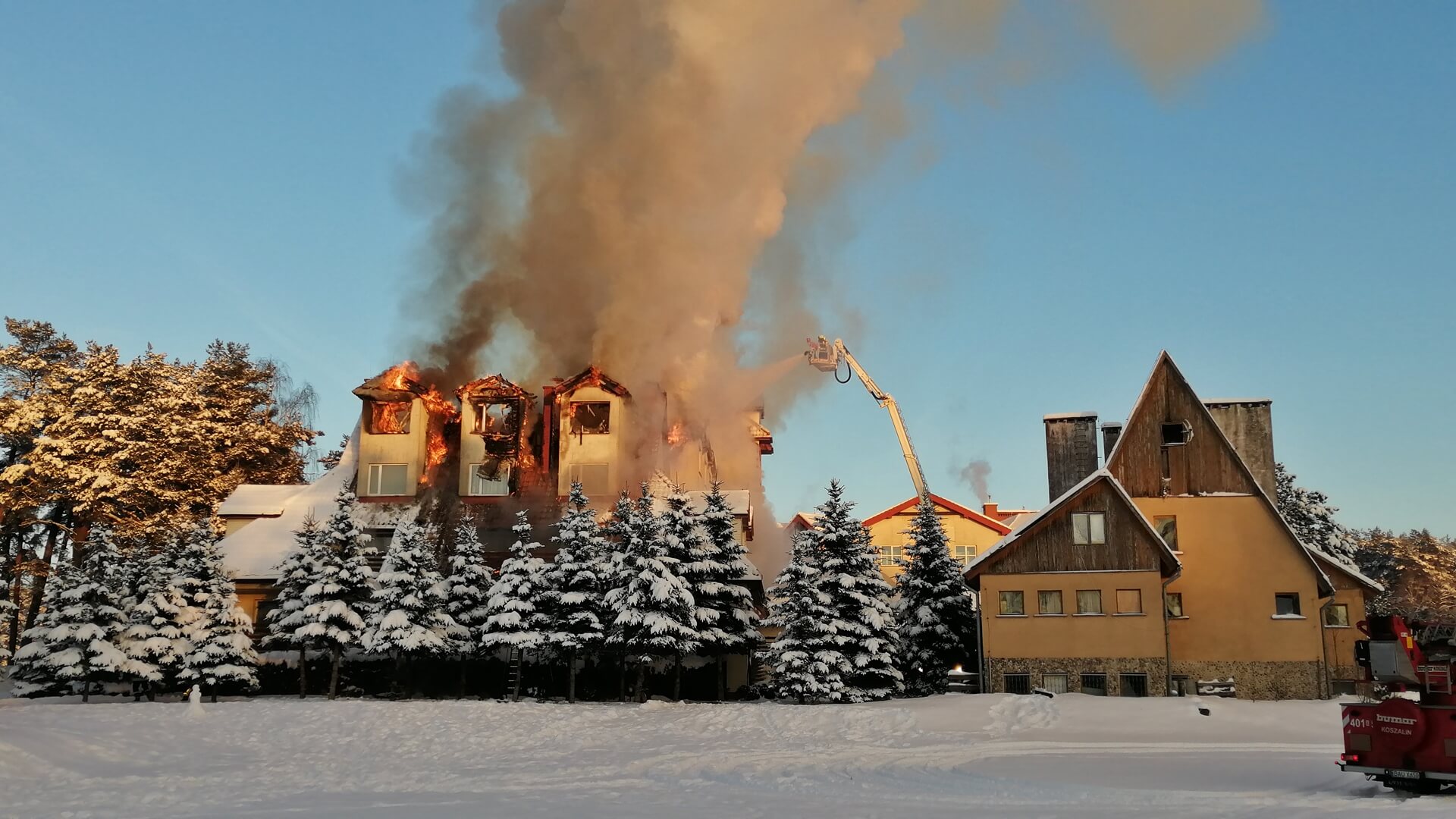 Ogromny pożar hotelu w Augustowie [zdjęcia, wideo]
