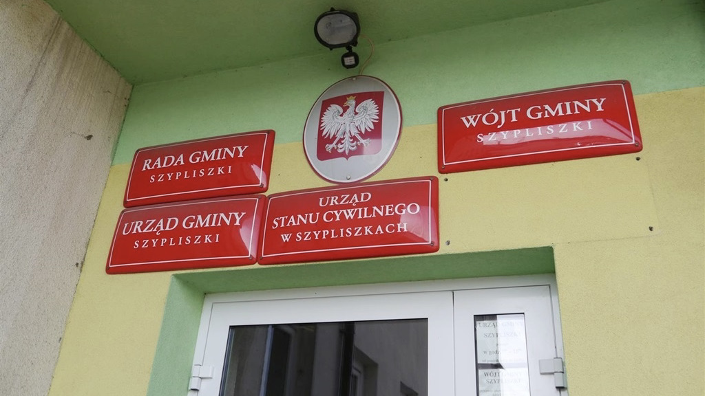 Rodzice dzieci ze wsi Becejły wciąż walczą o przywrócenie miejscowej szkoły