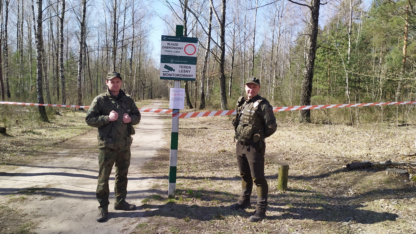Strażnicy leśni i leśnicy pomagają mundurowym chronić granicę z Białorusią