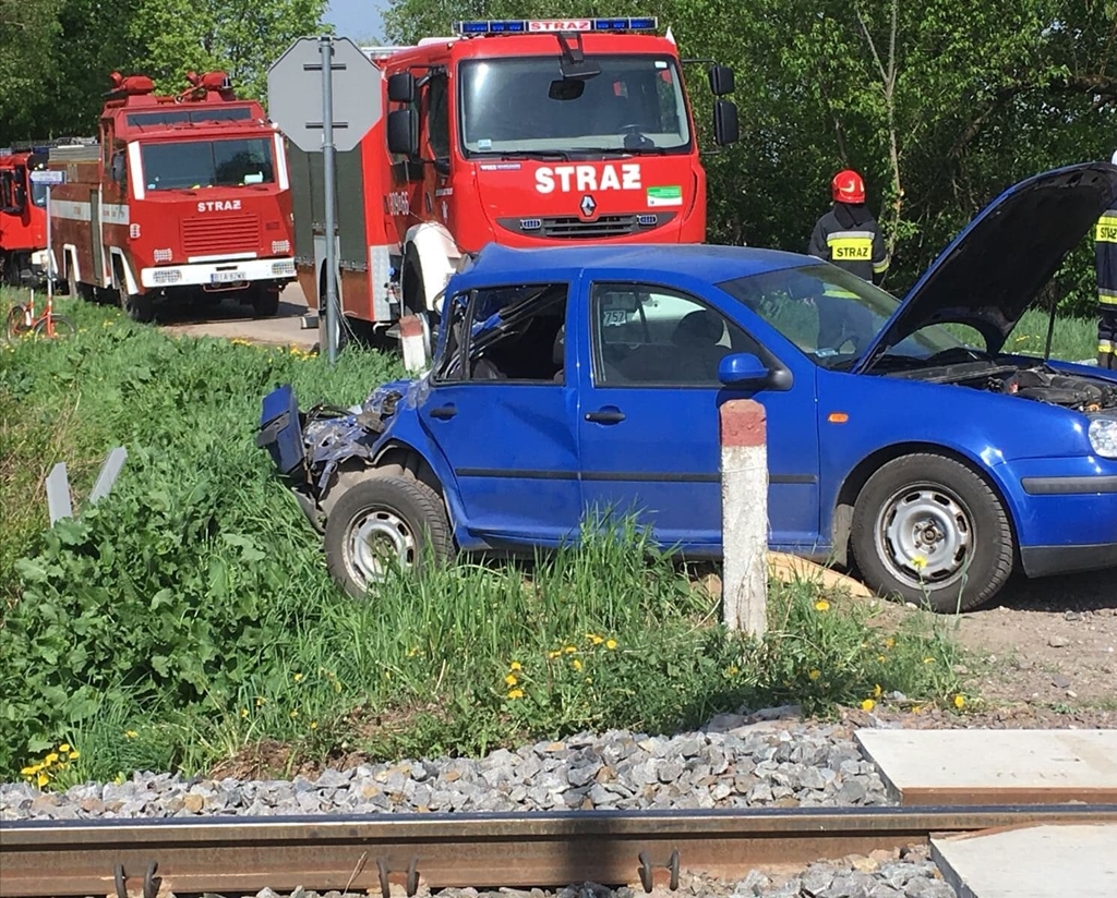 Wypadek na przejeździe kolejowym w gminie Juchnowiec Kościelny - 3 osoby ranne