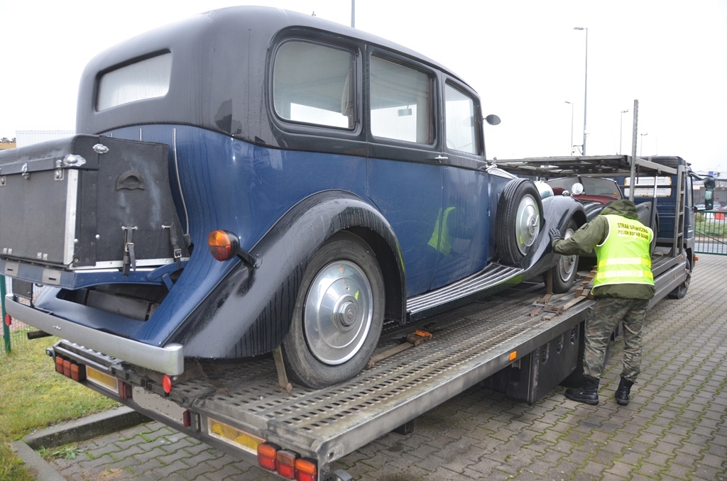 Białorusin próbował wywieźć z Polski zabytkowego Rolls-Royce'a