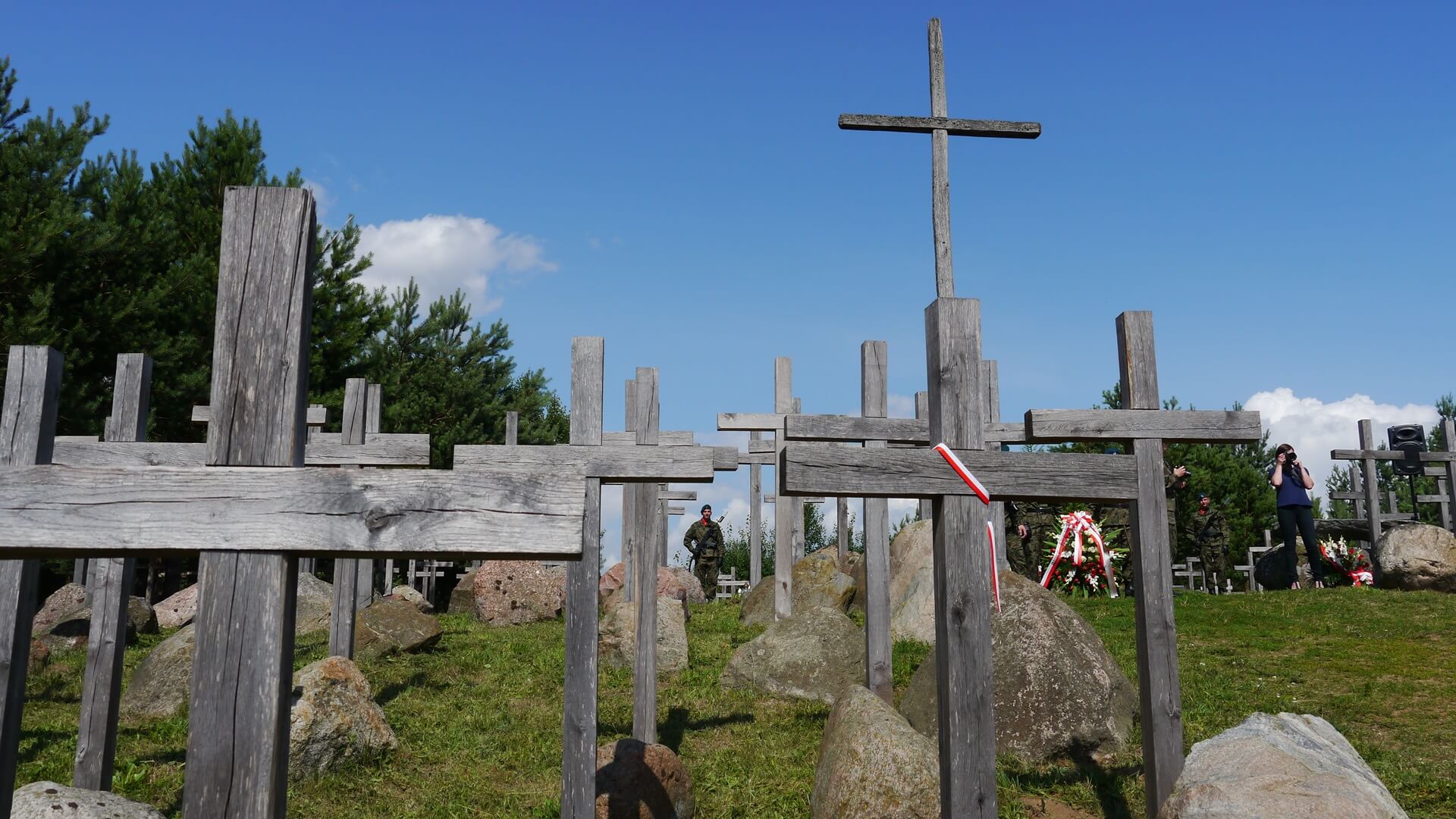 Ofiary obławy augustowskiej upamiętniał będzie w Gibach nowy krzyż