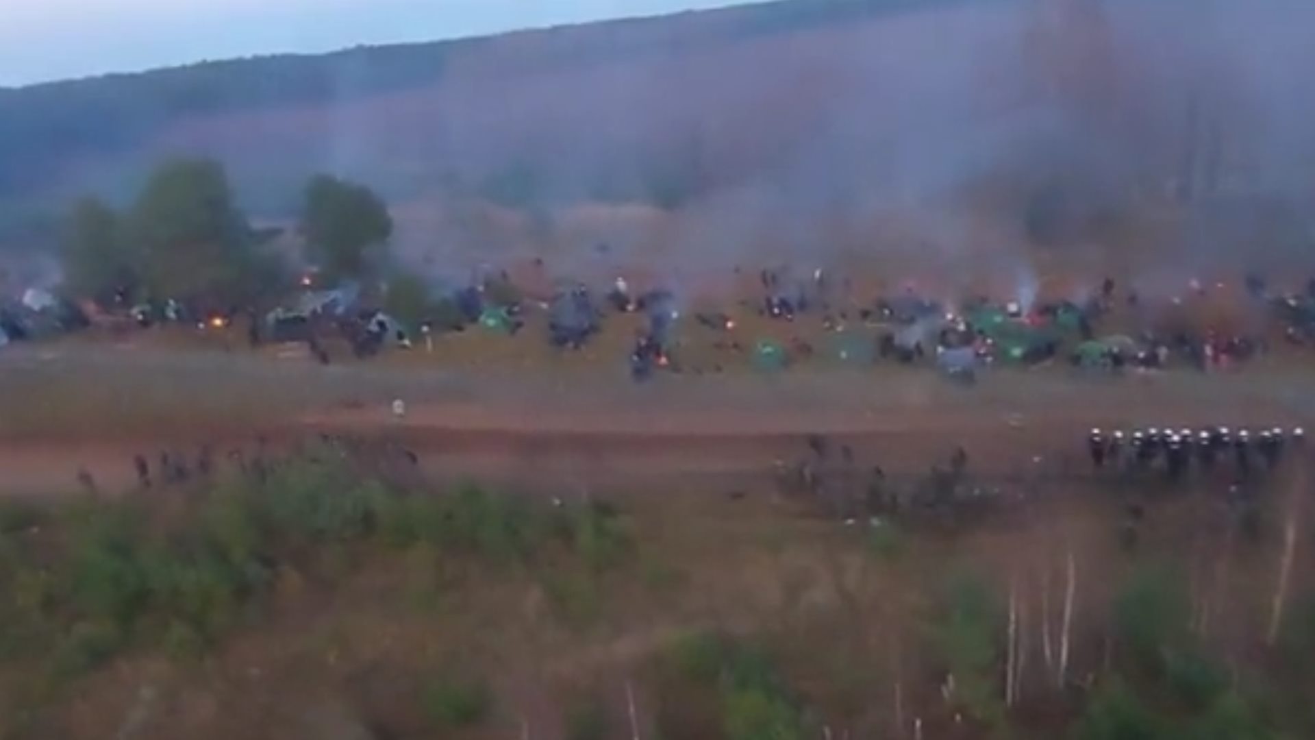 MON: migranci rozbili obóz w rejonie Kuźnicy [wideo]