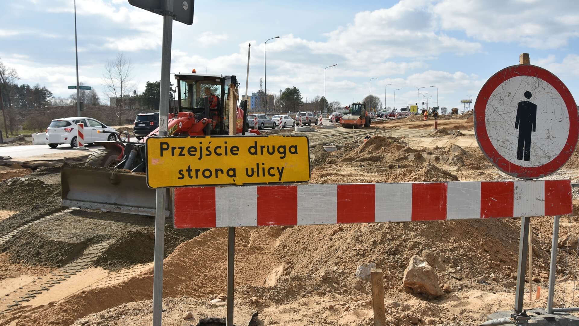 Drogowcy budują węzeł Porosły - kierowców czekają spore utrudnienia na wjeździe do Białegostoku od strony Warszawy [mapy]