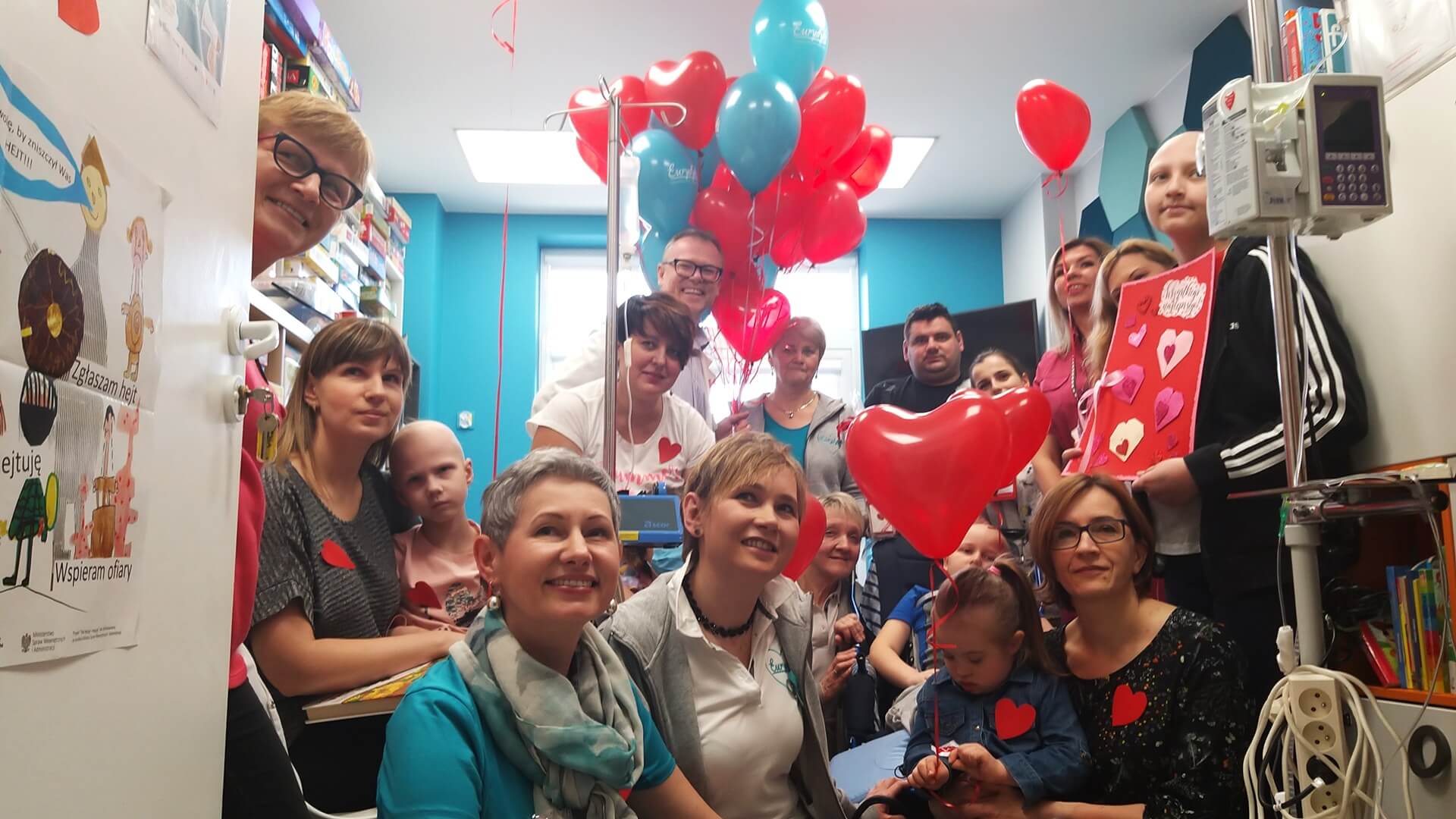 Wolontariuszki ze Stowarzyszenia Eurydyki odwiedziły dzieci z kliniki onkologii UDSK