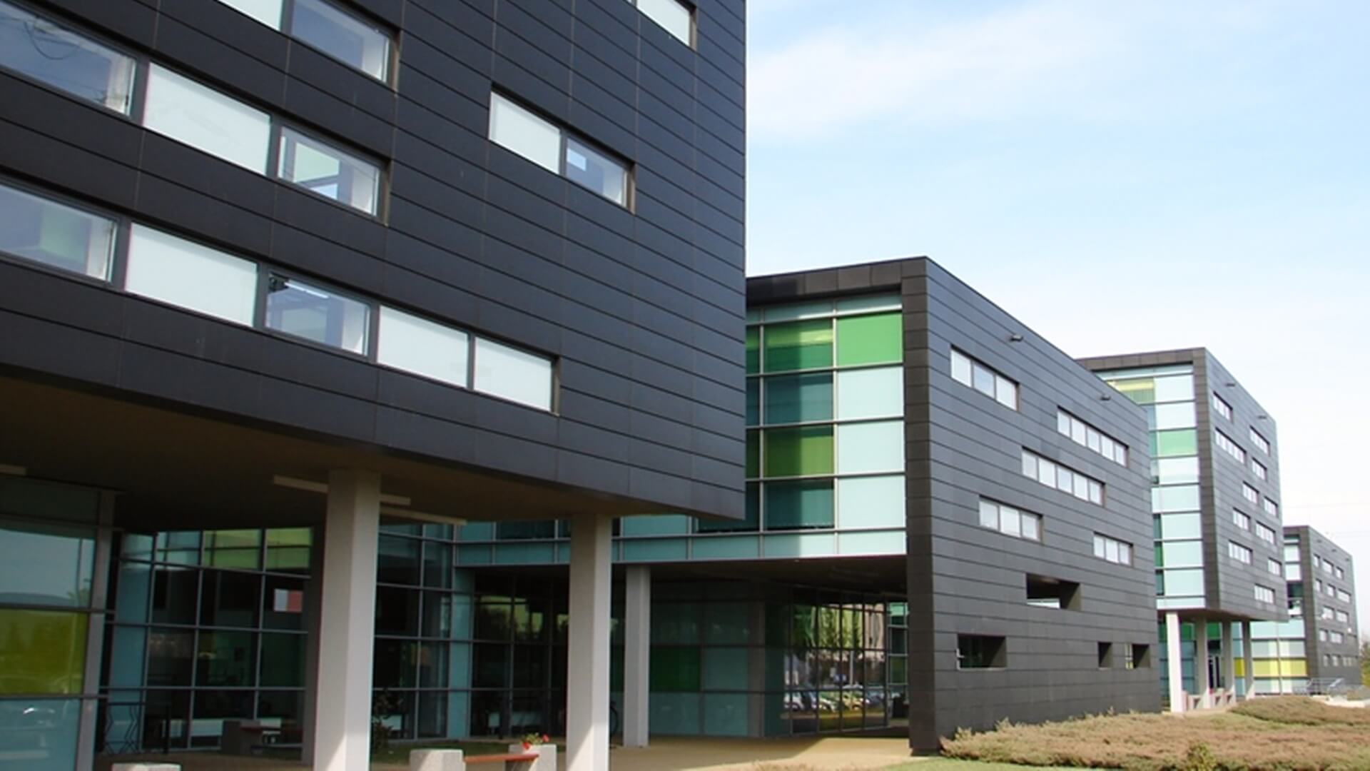 Studenci PWSIiP pomagają walczyć z koronawirusem