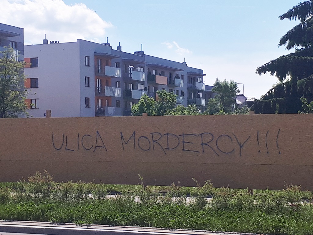 Obraźliwe napisy pojawiły się na ulicy im. "Łupaszki" w Białymstoku