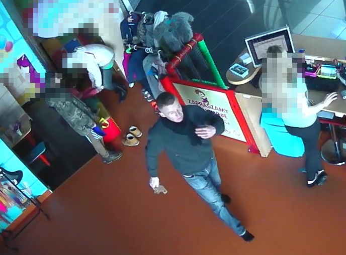 Suwalska policja poszukuje mężczyzny, który ukradł blisko 5 tys. zł