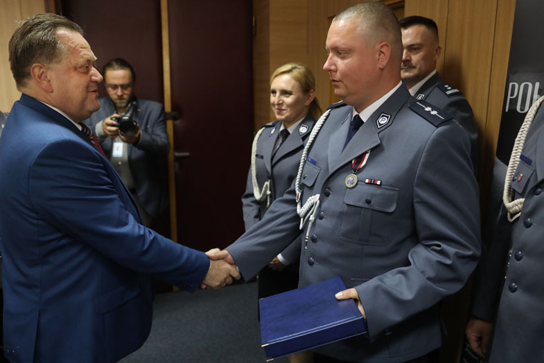 Funkcjonariusz z powiatu siemiatyckiego wśród laureatów konkursu "Policjant, który mi pomógł"
