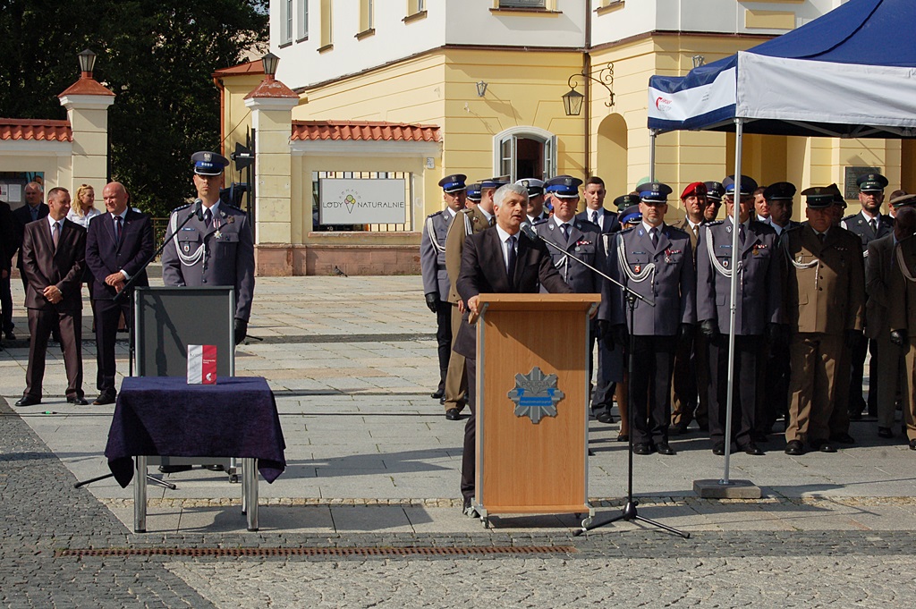 Podlascy policjanci świętowali w Białymstoku - wielu z nich dostało wyróżnienia i awanse [zdjęcia]