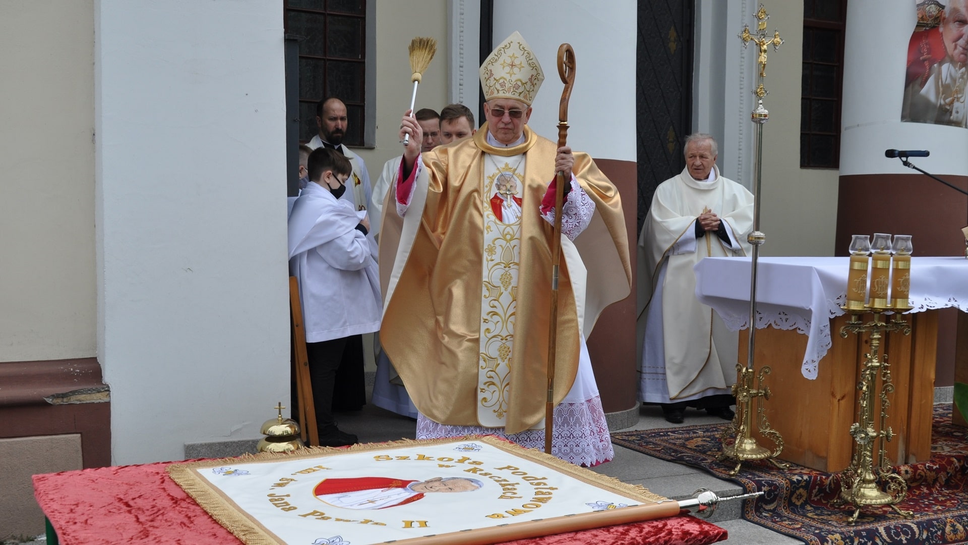 Szkoła Podstawowa w Raczkach doczekała się patrona - to Jan Paweł II