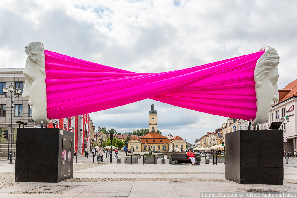 Zagadkowa rzeźba na Rynku Kościuszki w Białymstoku