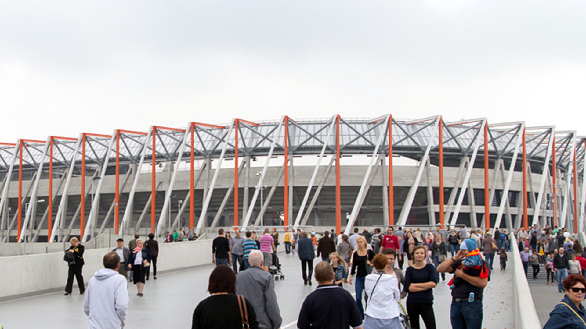 W Białymstoku na stadionie miejskim uruchomiono punkt, do którego można przynosić dary dla Ukraińców