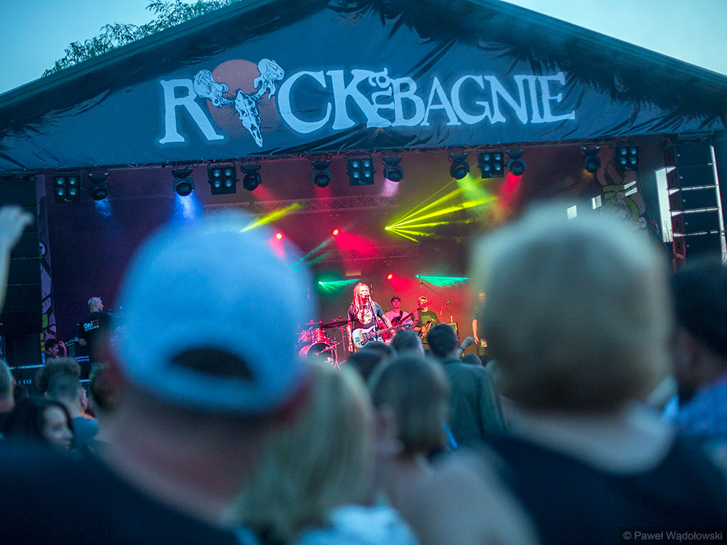 30 punkowych i rockowych kapel na plaży w Goniądzu - Festiwal Rock na Bagnie