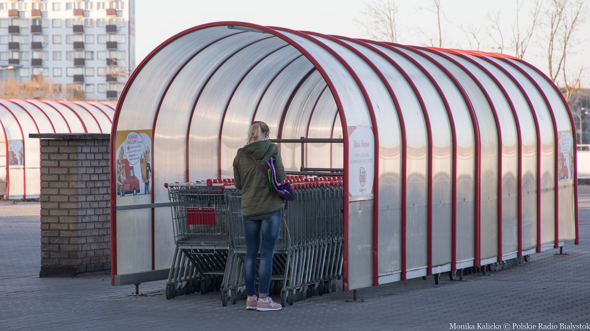 Otwarte mogą być centra handlowe, hotele, biblioteki czy muzea - rząd łagodzi obostrzenia