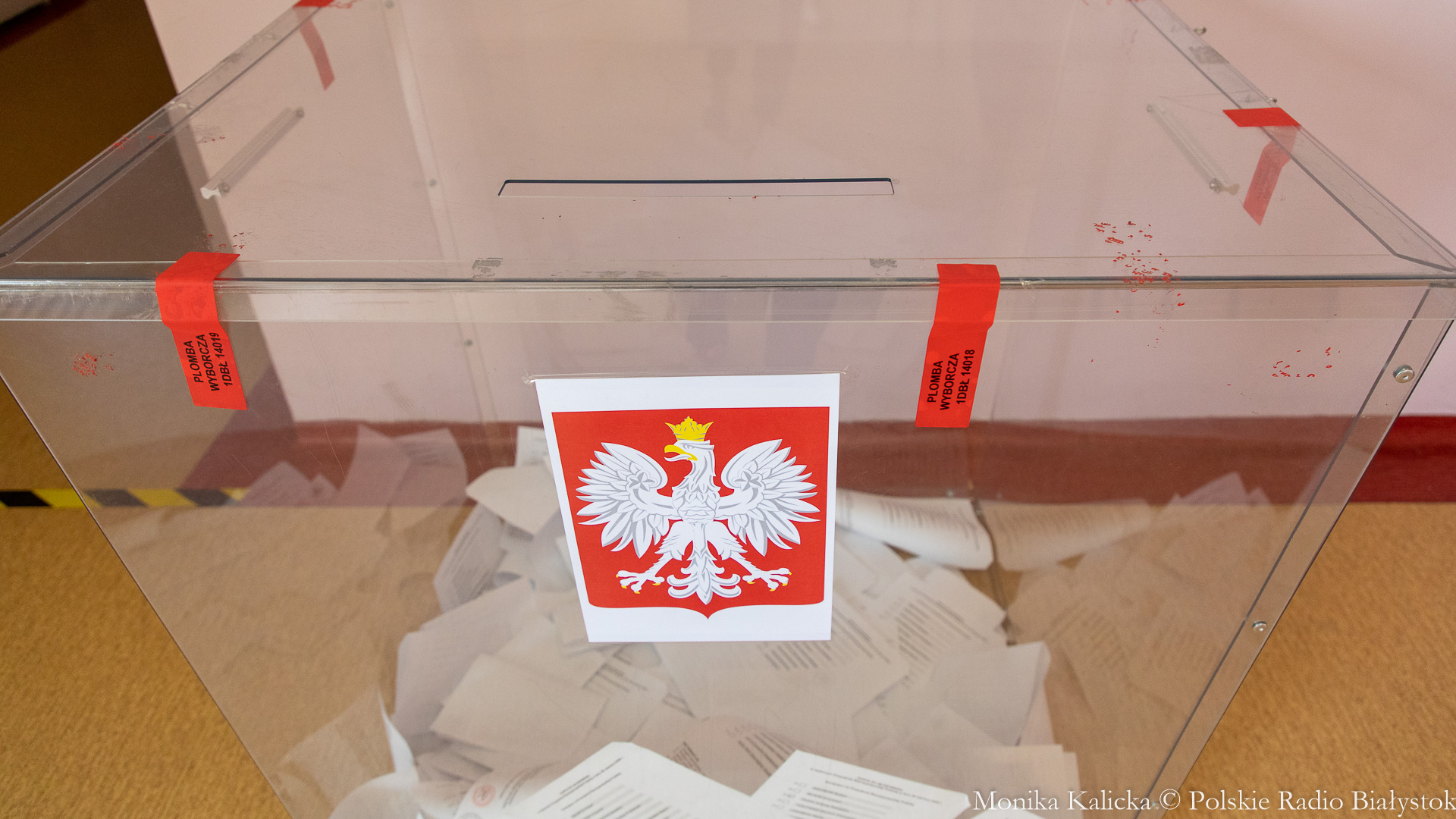 Członek komisji wyborczej w Bytomiu odpowie za dopisywanie znaków "X" na kartach wyjętych z urny