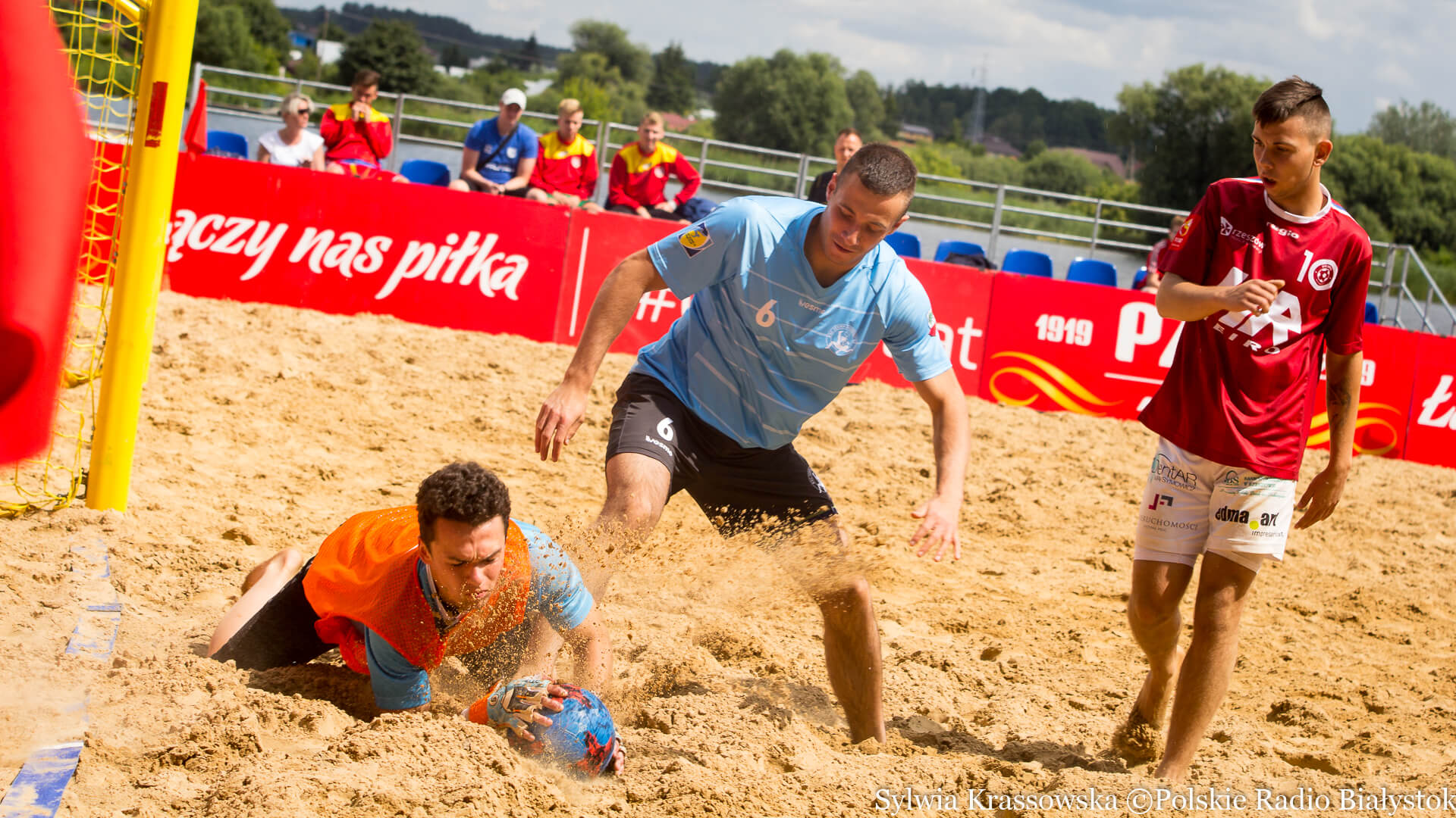Turniej plażowej piłki nożnej na białostockich Dojlidach [zdjęcia]